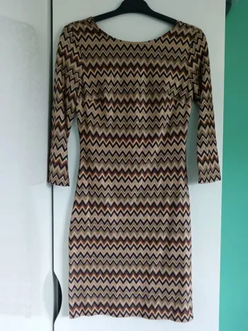 Robe moulante à motifs zigzag a mi cuisse Taille S