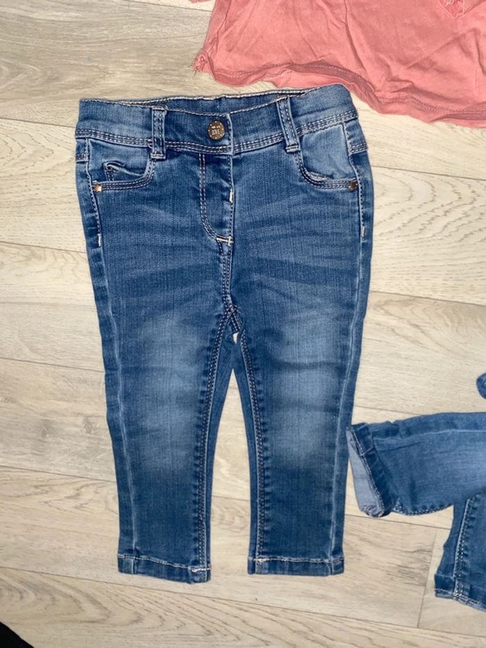 Jeans et tee shirt - photo numéro 3