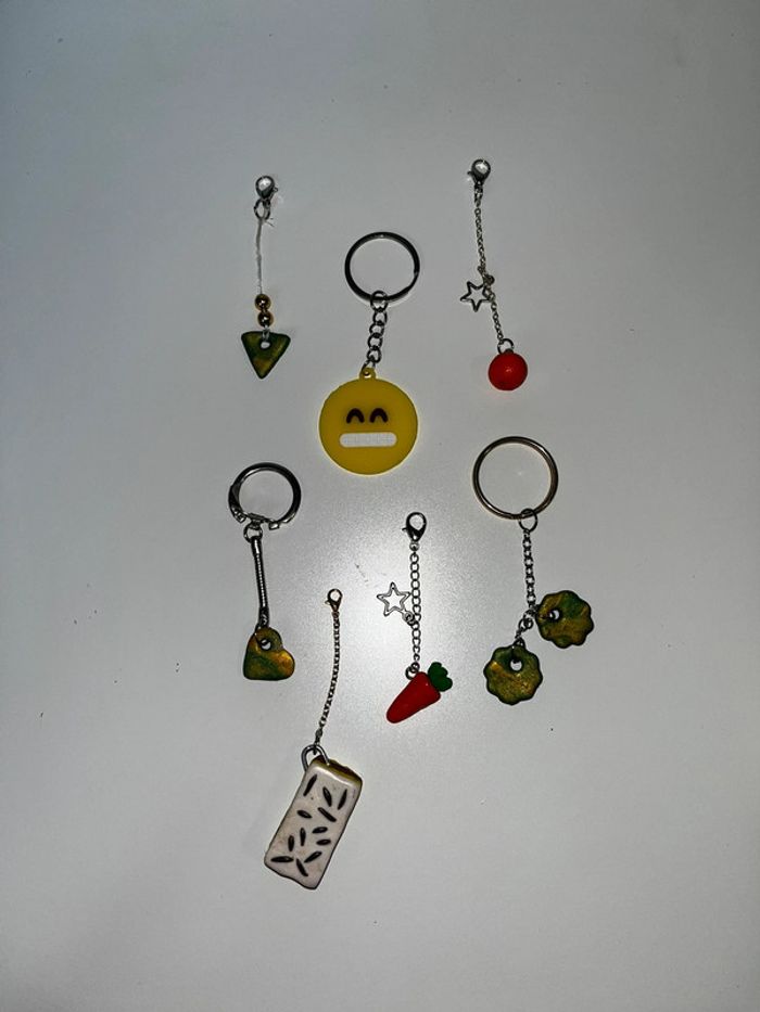 Lot de porte-clés variés