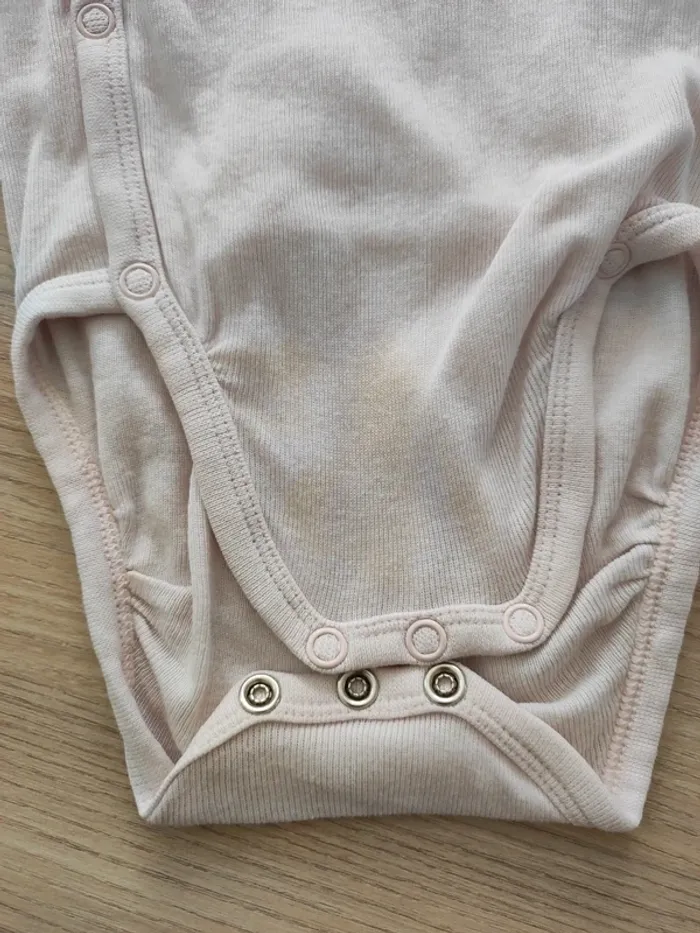 Lot 8 bodys 1 mois satisfaisant - photo numéro 19