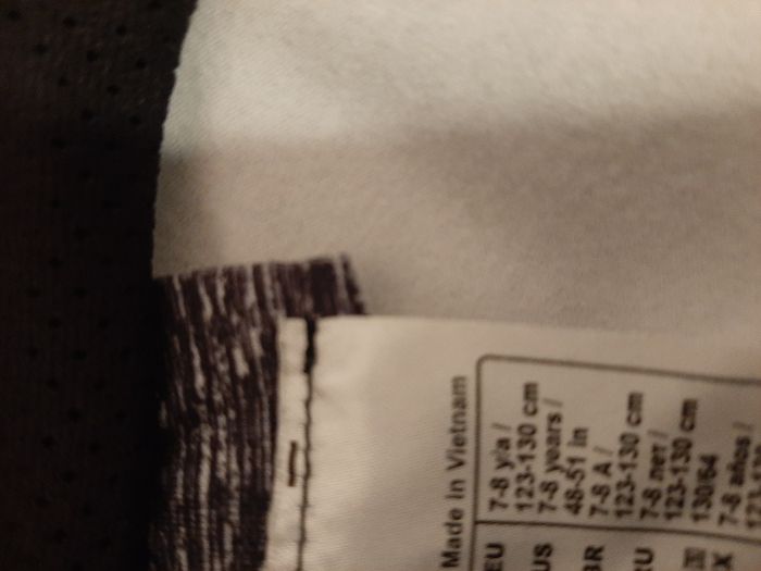 2 vestes pour filles Taille 8 ans - photo numéro 7