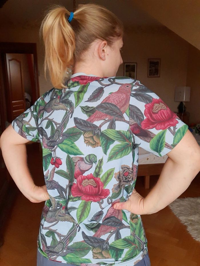 T-shirt Adidas fleuri 40 - photo numéro 3