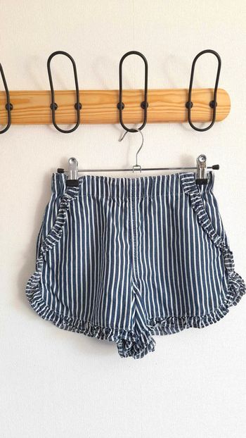Short rayé taille 134 8/9 ans