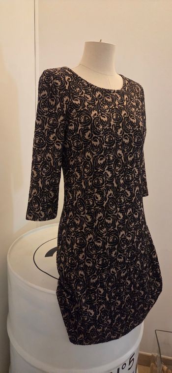 Robe La Fée Maraboutée – imprimé original noir & beige – manches 3/4 – T1 (38 FR) – comme neuve