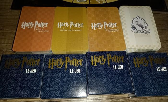 Jeu harry Potter 1000 questions et défis
Gallimard jeunesse à partir de 8 ans 
Les marques sur la boîte c est pas que c est abime mais c est le jeu qui est comme ça
Il a juste était ouvert et utilisé 1 fois - photo numéro 6