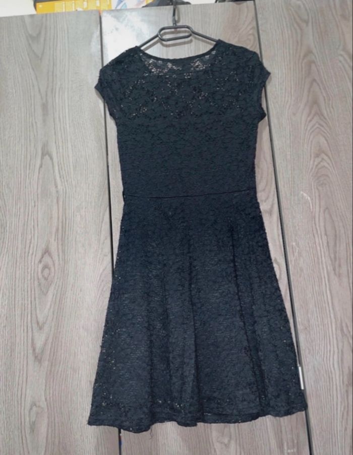 Robe en dentelle - photo numéro 4