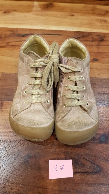 Chaussures enfant 15€.