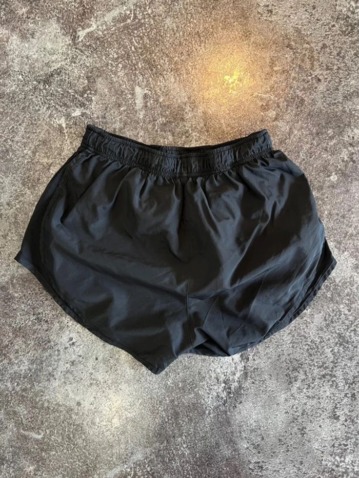 Short sport noir femme Nike taille M Pantalón corto deportivo mujer Pantaloncino donna Damen - photo numéro 3