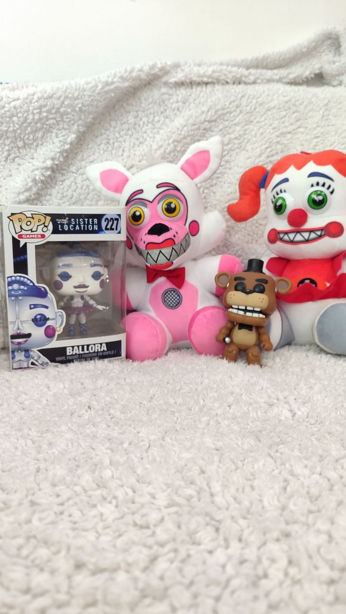 Lot Five night at freddy's sister location peluche et figurines