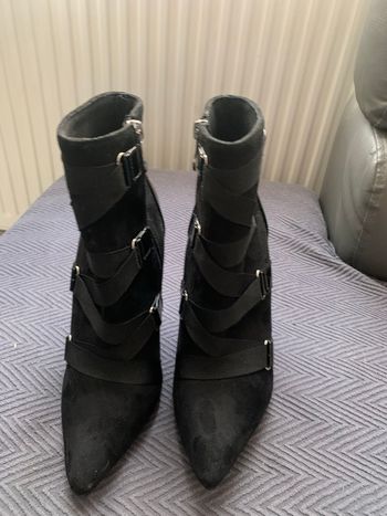 Bottines talon aiguille  en daims.