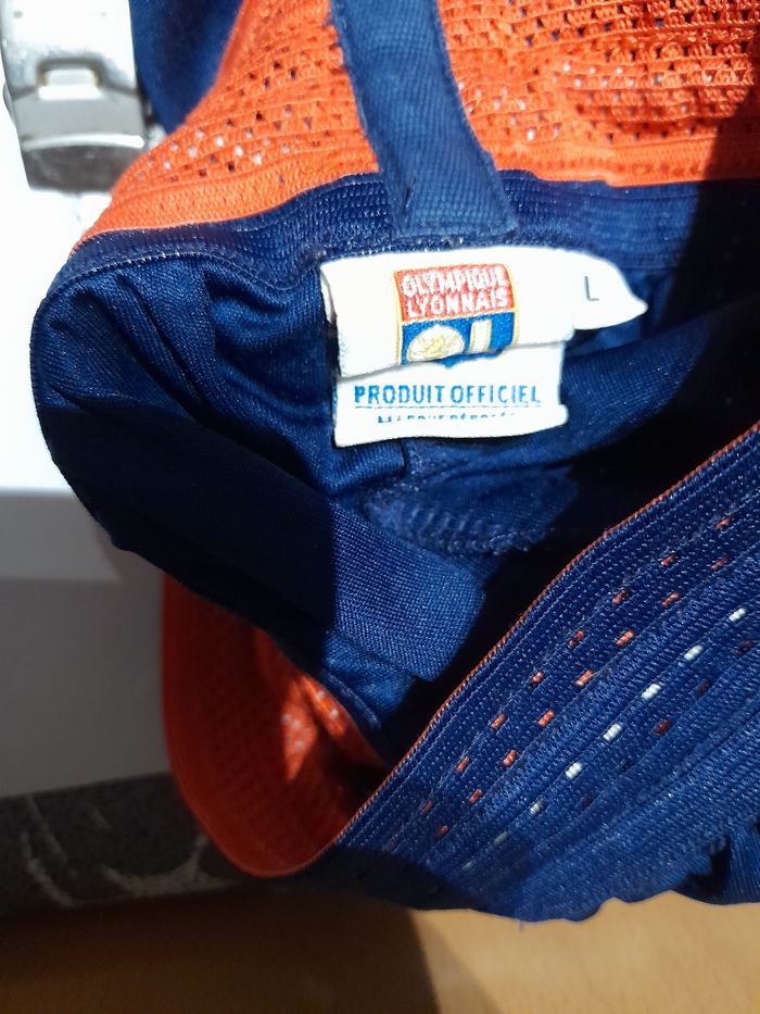 Short Olympique Lyonnais taille L (38) - photo numéro 3