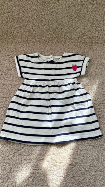 Robe bébé à rayures – style marin avec motif fraise 🍓