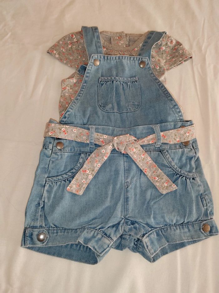 Combi-short en jean + tee shirt assorti - photo numéro 2