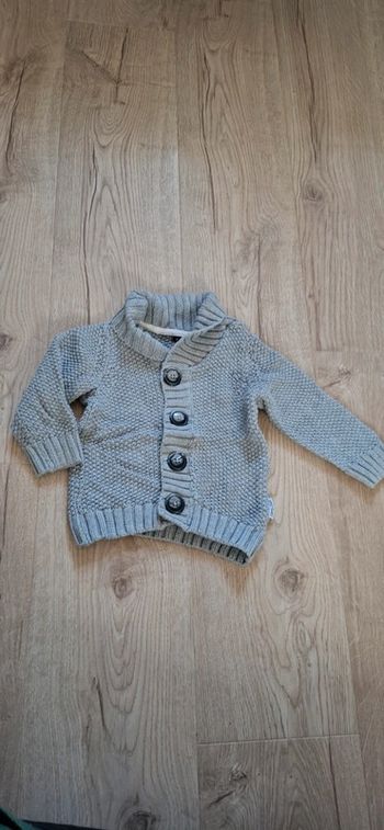 Gilet gris 24mois NEUF