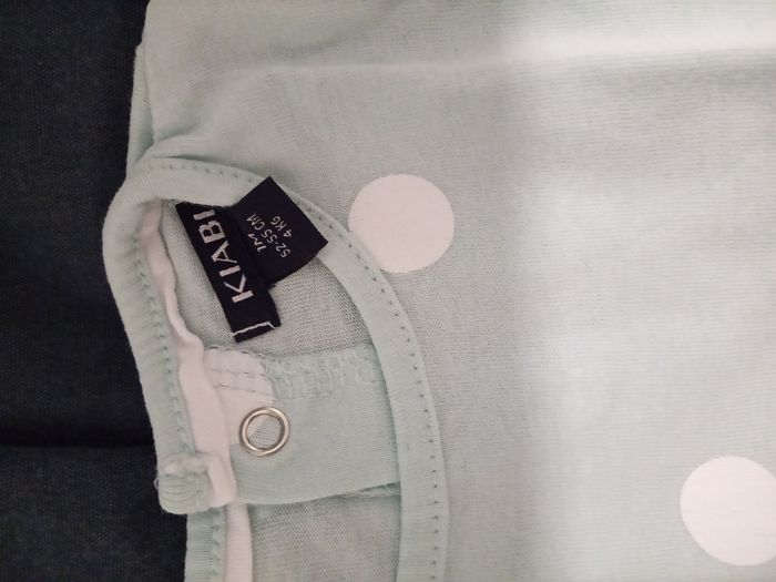 T-shirt bleu clair a pois _ 1 mois - photo numéro 3