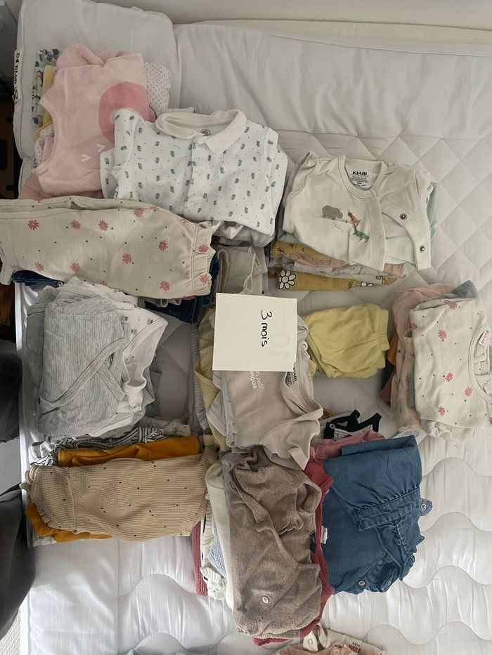 Lot vêtement filles 3 mois