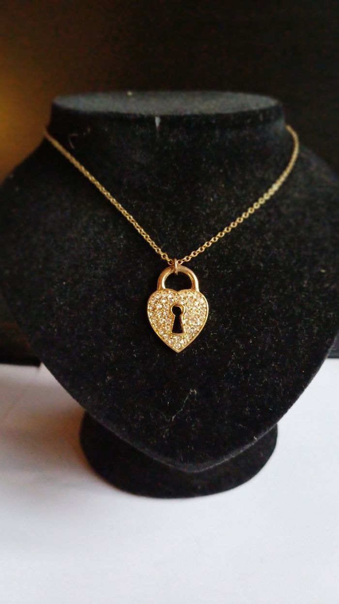 Collier/sautoir  doré et strass cœur cadenas