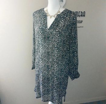 Robe de soirée manches longues voile imprimé fils brillants neuve avec étiquette