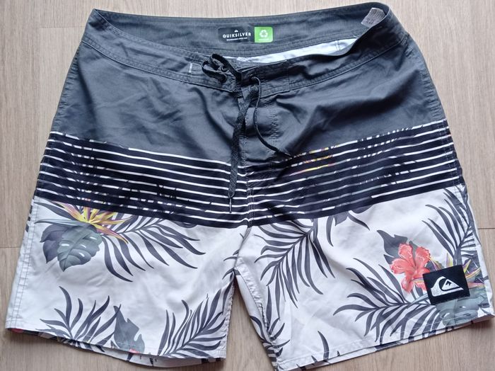 SHORT de BAIN QUIKSILVER HOMME.