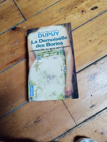 L'orpheline du bois des loups