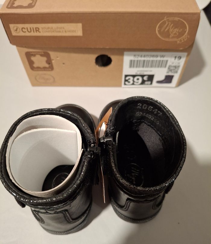 Bottes  cuir

Noir avec  petit  Nœud - photo numéro 4