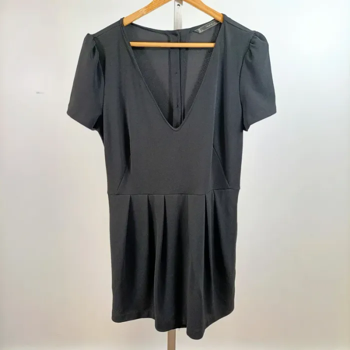 Robe noire courte Trafaluc Zara taille L col V manches courtes chic A1427