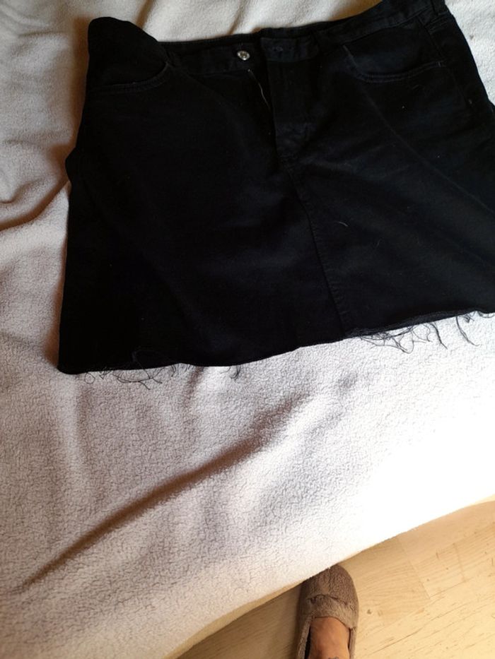 Jupe noire - photo numéro 3