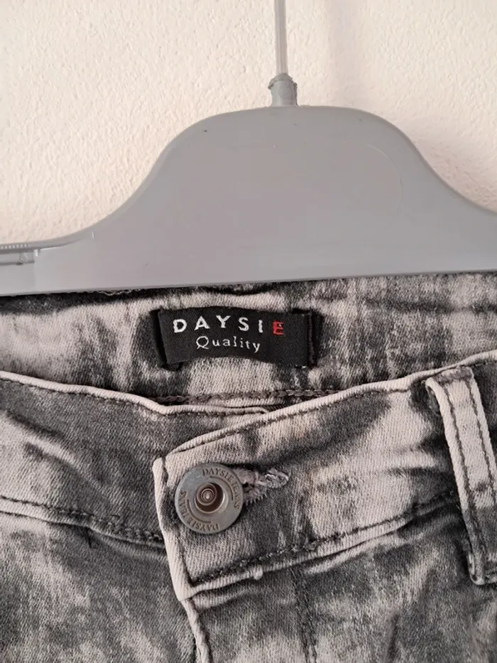 Jean skinny gris délavé effet usé tendance - photo numéro 3