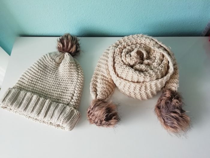 Écharpe et bonnet en laine