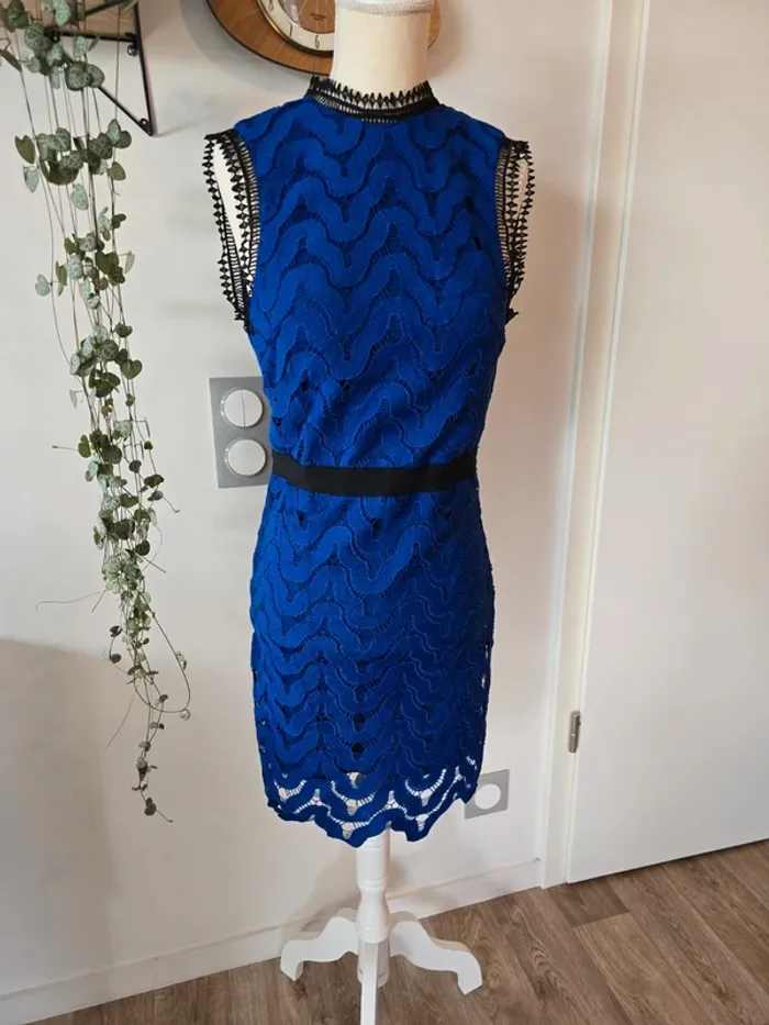 Robe dos nu - photo numéro 2