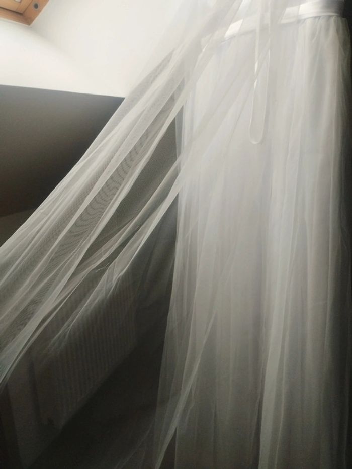 Jolie robe de mariée blanche à bretelles et traîne neuve taille 38-40 - photo numéro 6