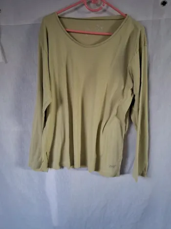 Tee shirt manches longues vert anis