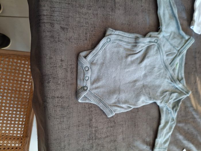 Vends 10 Bodys naissance garçon bébé - photo numéro 8