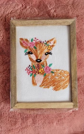 Cadre biche brodée Bonton