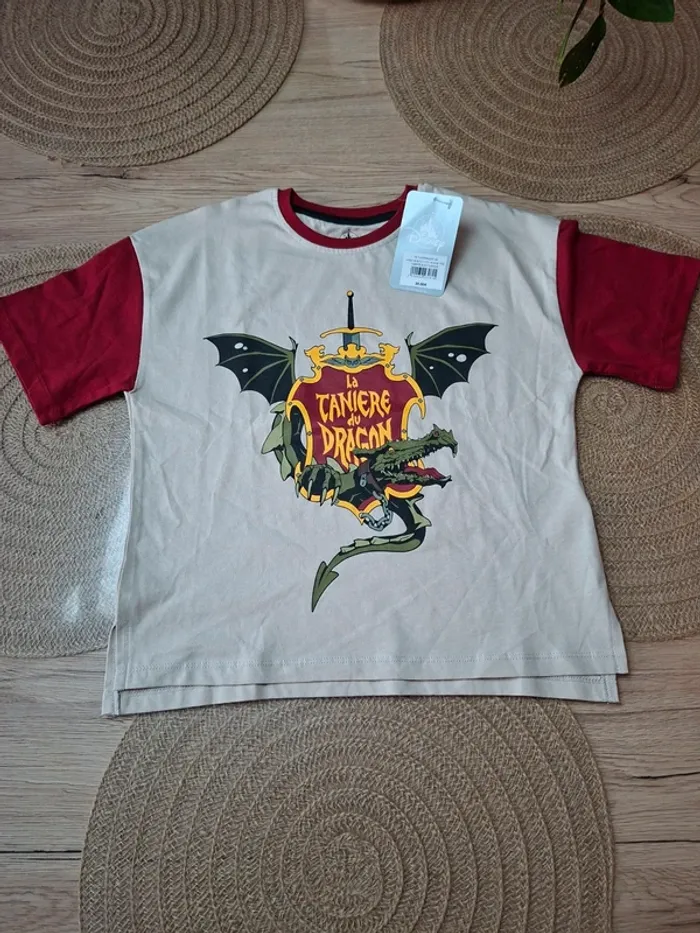T-shirt Disney enfant 4 ans NEUF – La Tanière du Dragon – Disneyland Paris