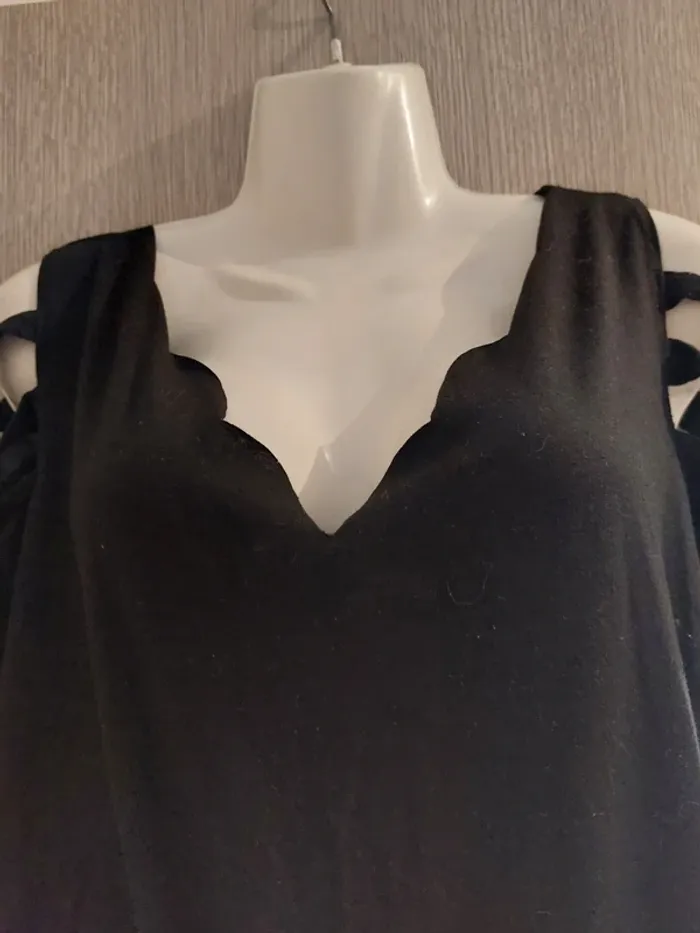 Haut noir à bretelles originales – Taille L - photo numéro 2