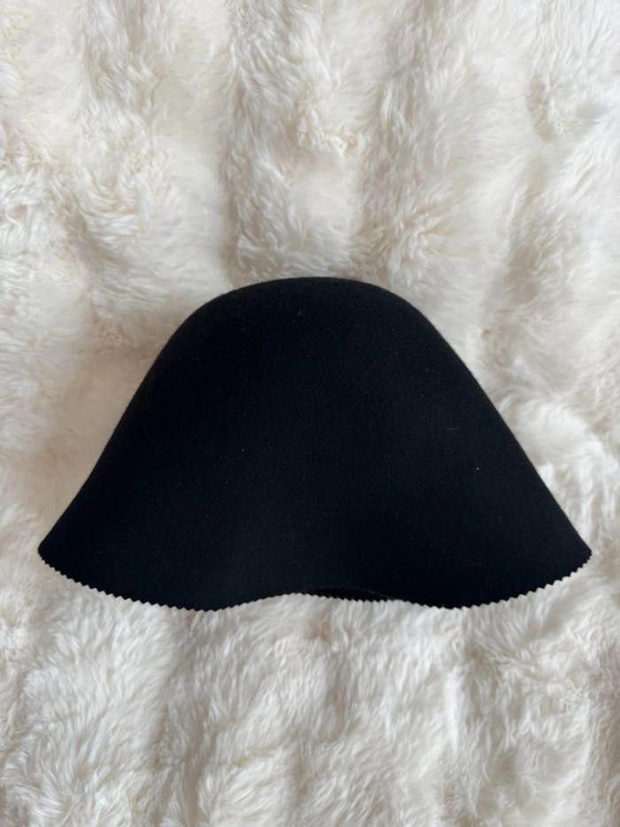 Chapeau noir en laine