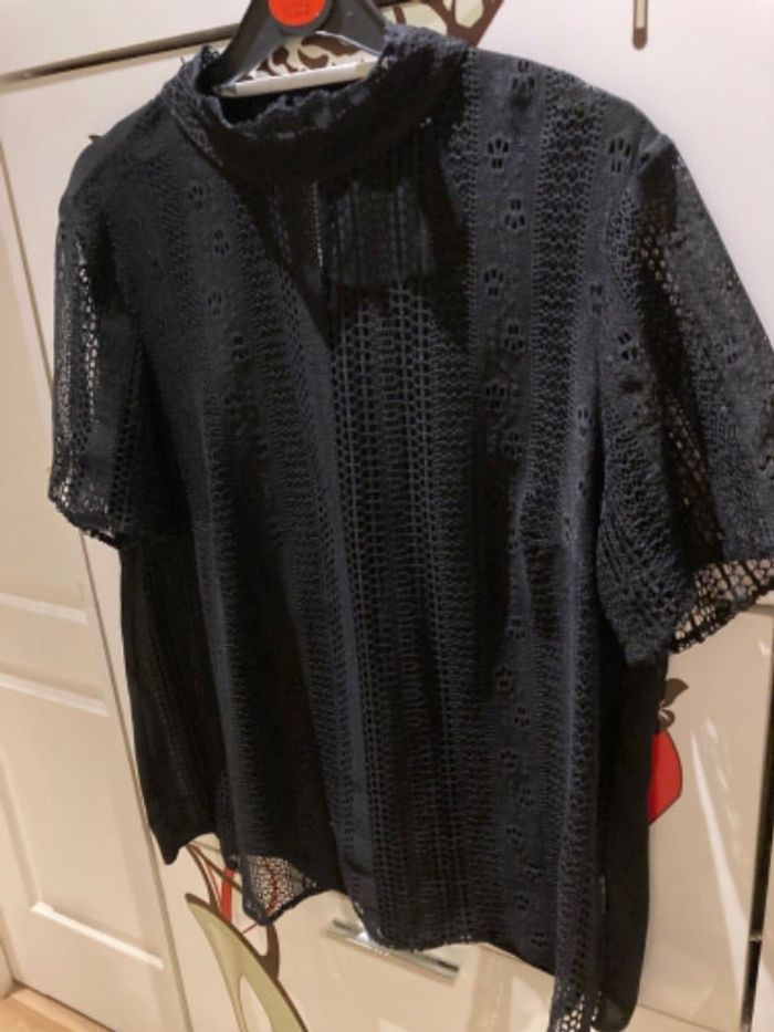 Top transparent en dentelle noir T42/44 Primark