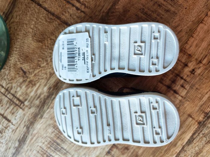Sandalettes neuves taille 19 - photo numéro 2