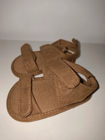 Sandales bébé 6-9 mois Kiabi excellent état