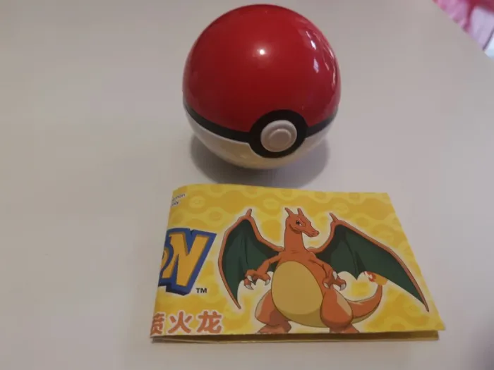 Figurine dracaufeu avec pokeball 11x16cm - photo numéro 6
