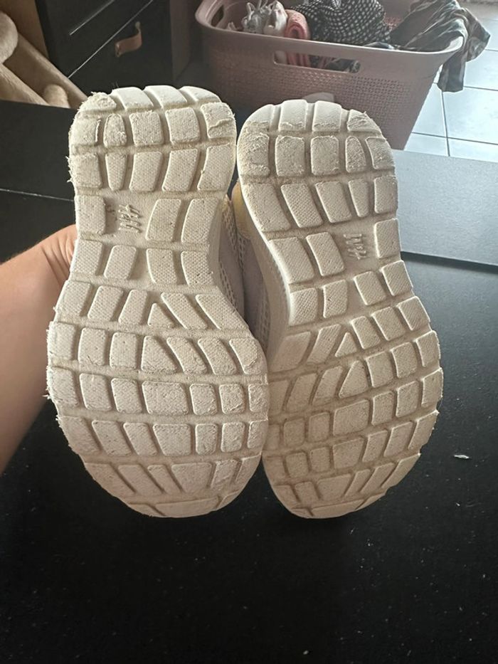 Baskets pastel H&M taille 22 - photo numéro 3