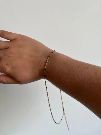 Collier doré et noir