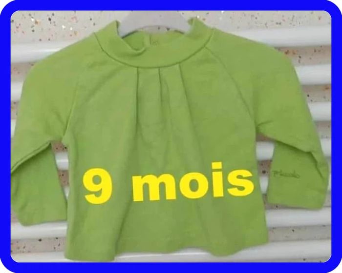 Tee  shirt  manche longue avec  col  vert anis Tutto  Piccolo Taille  9 mois