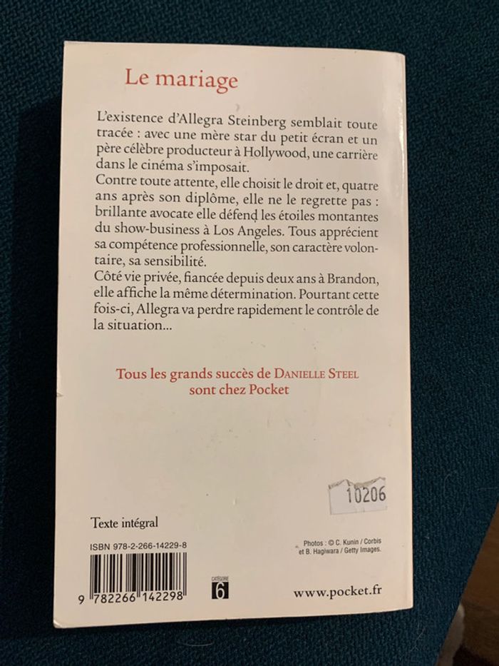Livre de poche roman Danielle Steel  Le mariage parfait état - photo numéro 2