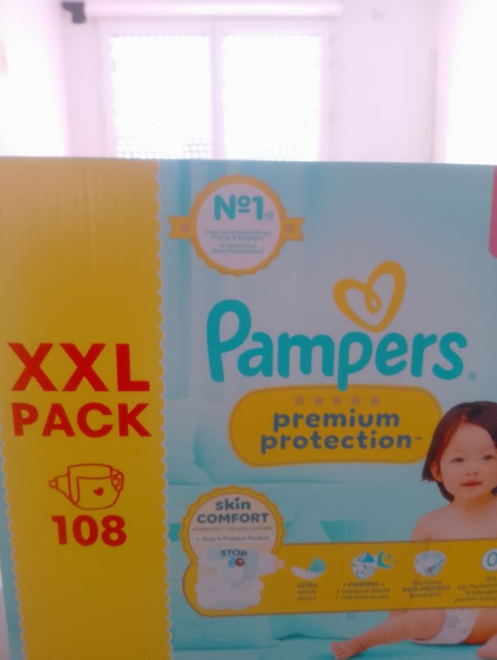 108 couches taille  4 Pampers premium protection