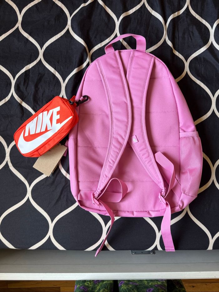 Sac à dos Nike rose avec trousse assortie – Neuf avec étiquettes - photo numéro 2