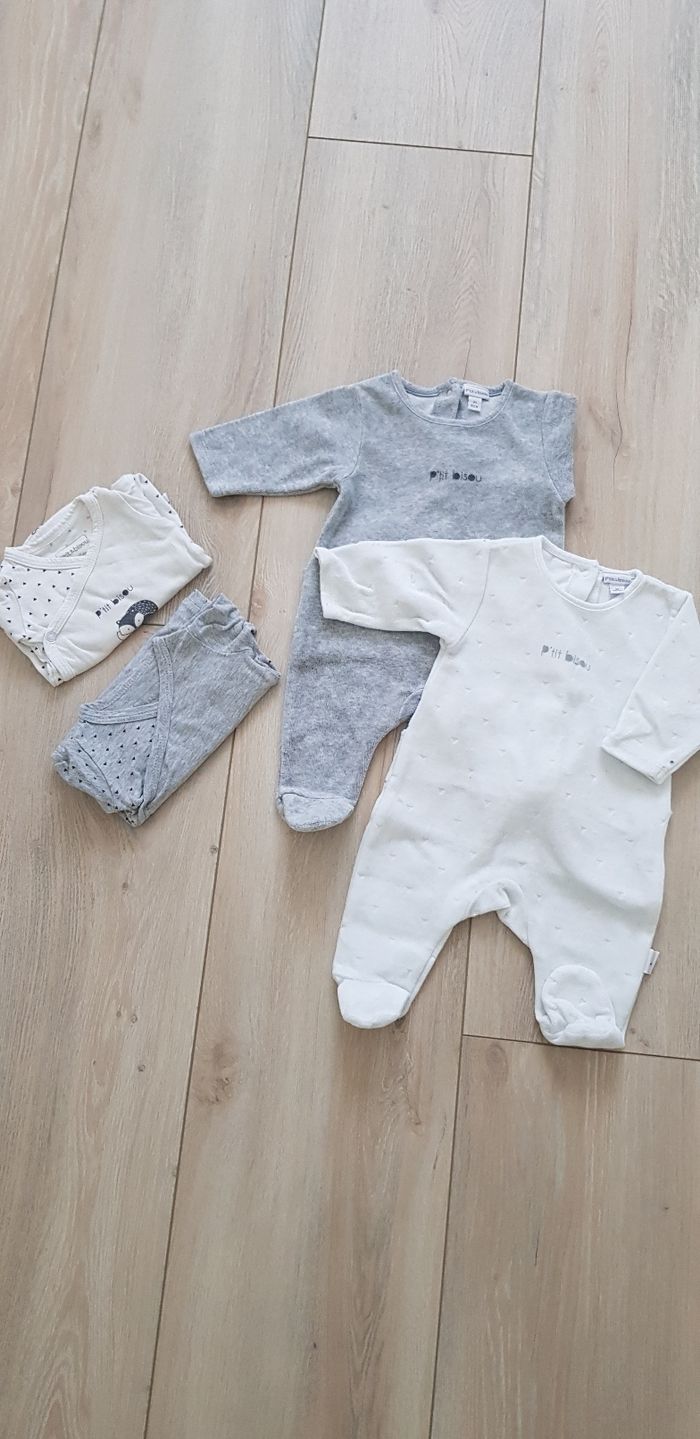 Lot pyjamas et bodies 1 mois