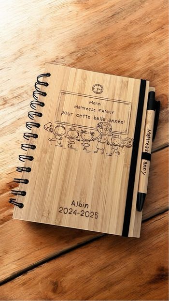 Carnet + stylo en bois personnalisé pour maîtresse