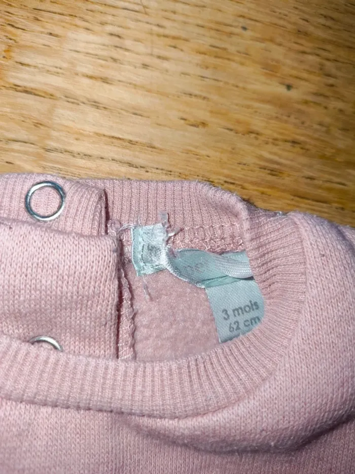 Pull fille rose lapin excellent état 3 mois - photo numéro 4